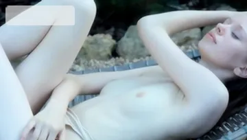 Teen chick Gloria feels like raw sex