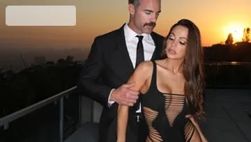 XXXmailed: MILF Abigail Mac tongue kissing in the bed