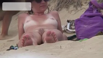 Nude mature hidden got her pussy pounded at the beach