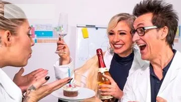 Hitzefrei.com - Mia Blow striptease sex scene