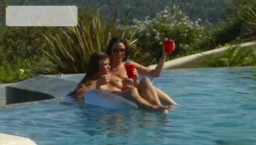 Zero Tolerance: Lesbo Lovemaking in Public