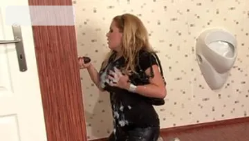 Chick really likes fucking hard