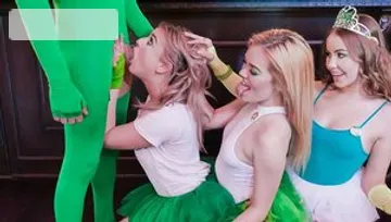 BFFS - Naomi Blue reverse cowgirl porno