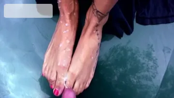 Shaved cougar feels up to loud sex