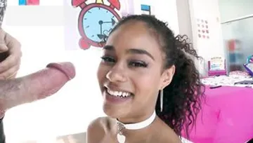 Nympho: Scarlit Scandal in oily close up handjob