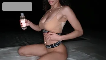 LUBED.com: Super sexy hooker digs real fucking