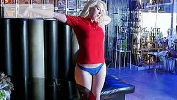 Exxxtra Small: Darcie Belle voyeur bends over