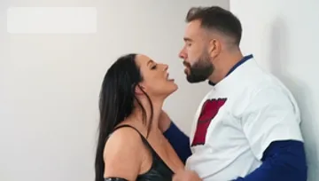 Brazzers: A set of natural tits in motion