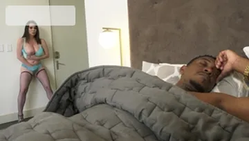 Blacks On Cougars: Suck and Jack for a facial