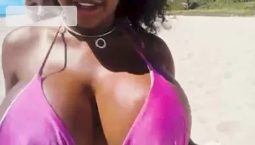 Brazzers: Busty Beach Bunnies