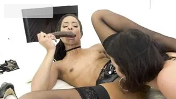 ZebraGirls - Ivy Lebelle kissing video