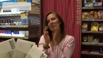 Japanese Lara Braun fucks in the ass in a shop