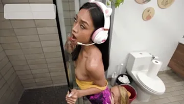 MomsLickTeens: Hard nailining in company with bald asian girl