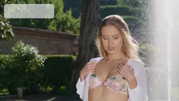 Vixen.com: Jayla De Angelis next to Alberto Blanco outdoors