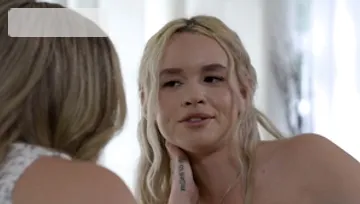 Isa Bella Eats Pussy While Khloe Watches