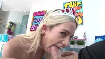 Queen Khloe Kapri cumshot porn