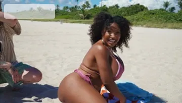 Brazzers: Busty Beach Bunnies