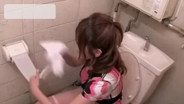 Japanese gynecologist pissing