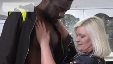 Lacy Star - Getting a facial in the company of huge boobs BBW